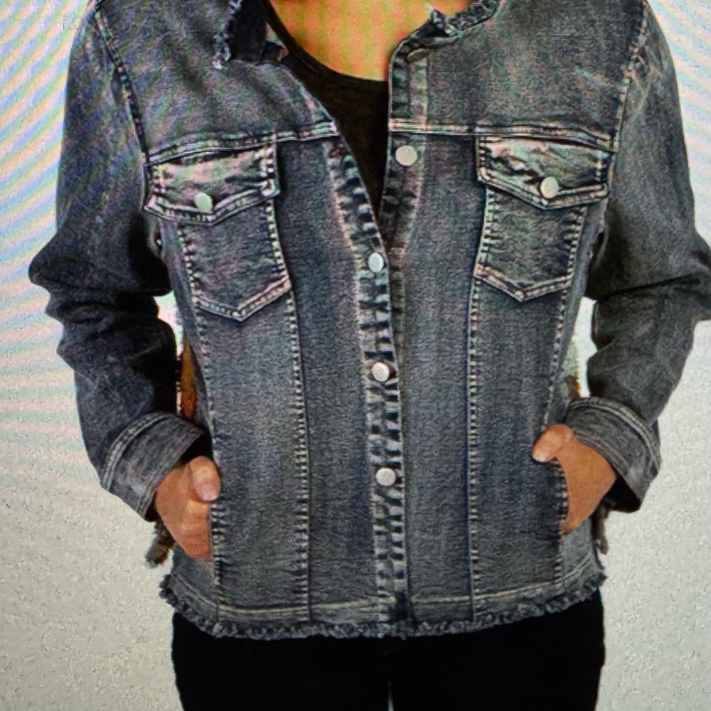 Black Jean Jacket with Fitted Silhouette and Contrast Stitching